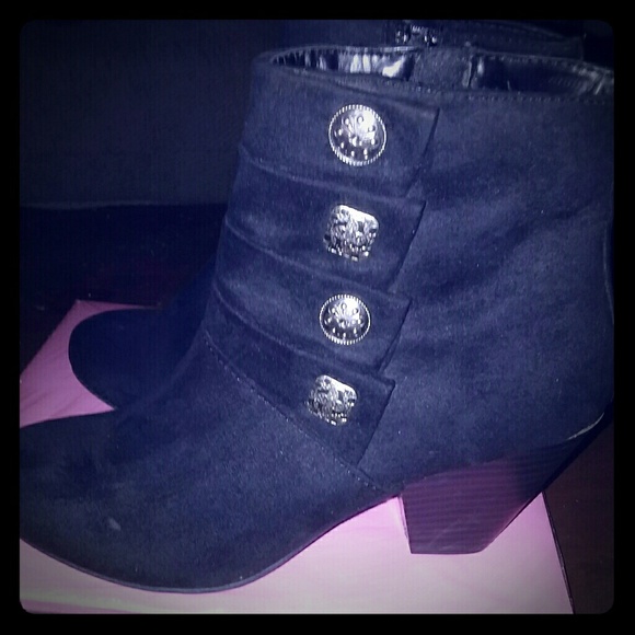 Covington Shoes - 5 for $25 Size 6 1/2 Covington boots